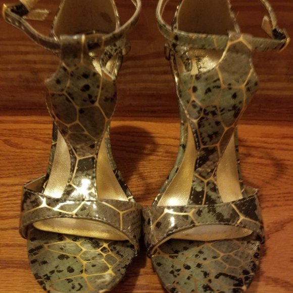 Woman' s Stiletto by Michael Antonio - Picture 1 of 5